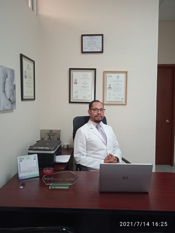Dr. Alberto Juárez