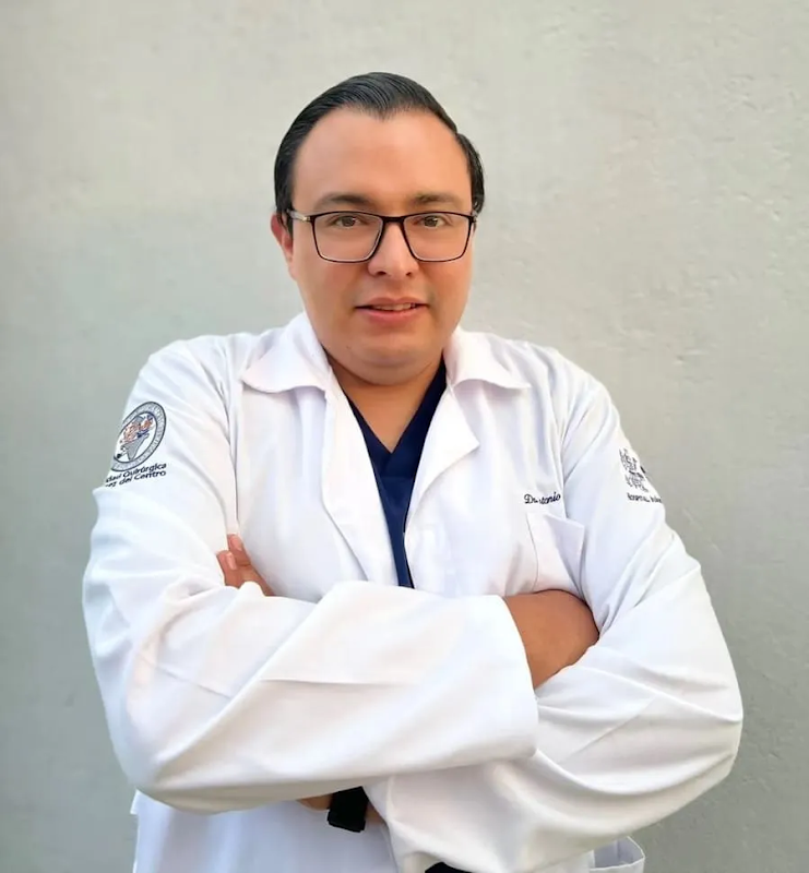 Dr. Antonio Elí Godínez — Ortopedista en Toluca