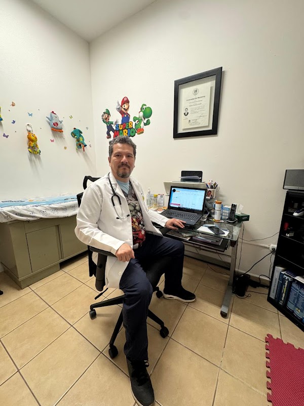 Dr. Carlos Alcántar