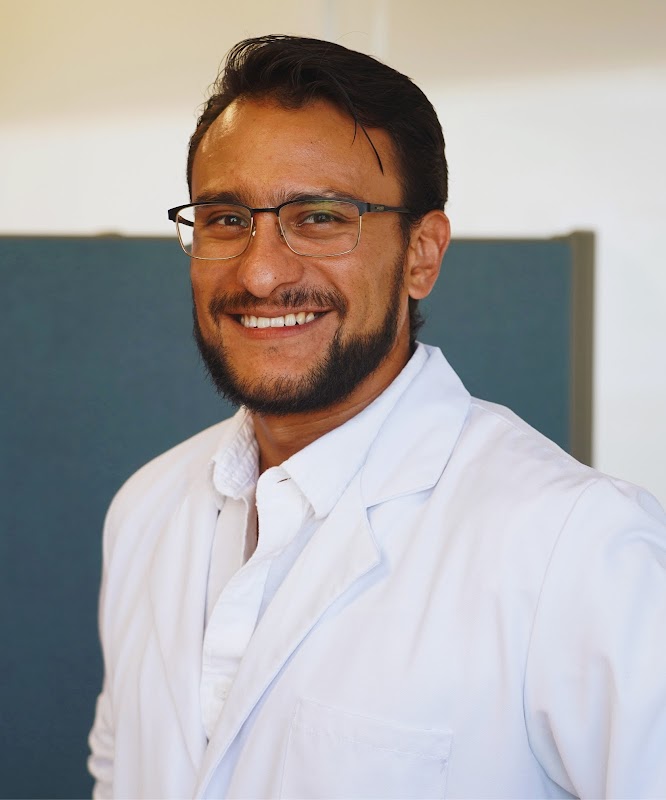 Dr. Enrique Vélez