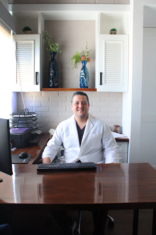 Dr. Gómez Pinto — Oncólogo en Mazatlán