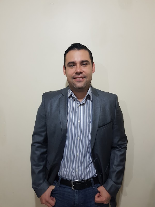 Dr. Iván Peña Vivanco
