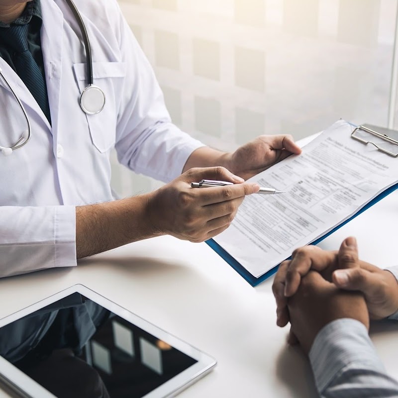 Dr. Julio Hernandez Sarjeant — Urólogo en Playa del Carmen