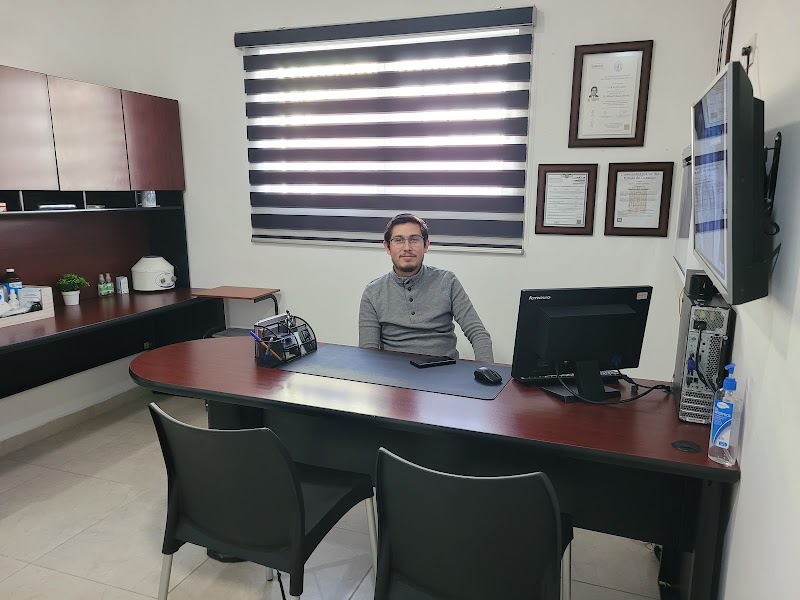 Dr. Míchell Chávez