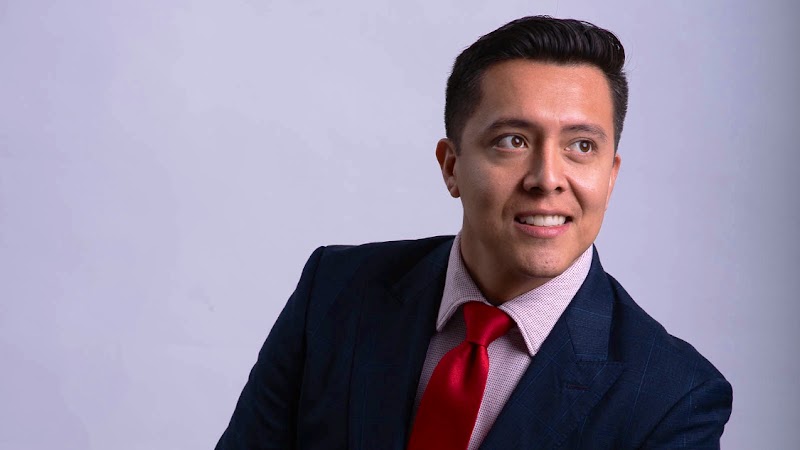 Dr. Pavel Flores Moreno