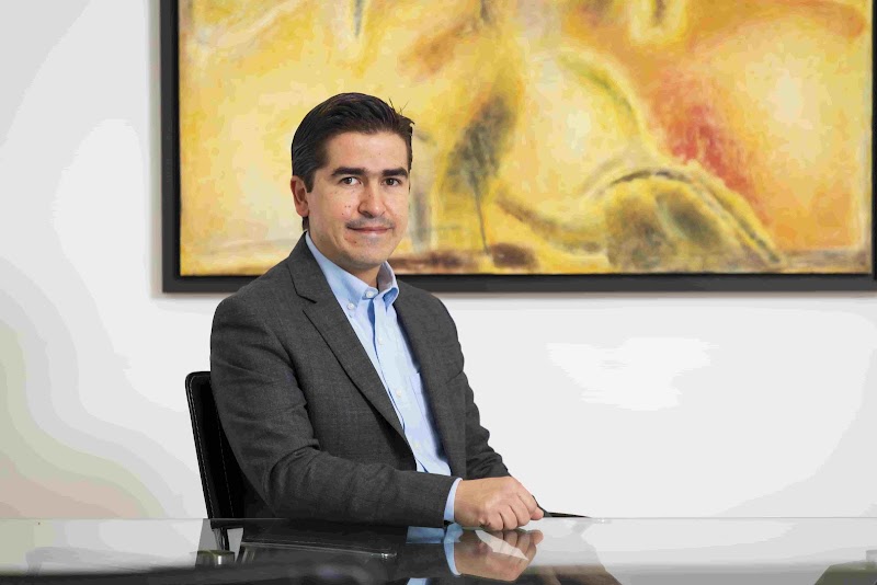 Dr. Raúl López