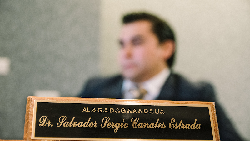 Dr. Sergio Canales