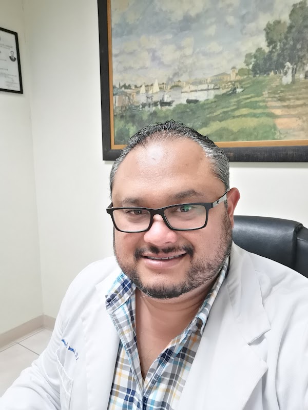 Dr. Victor Ramos Carmona — Ortopedista en Chihuahua