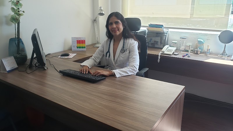 Dra. Carla Valencia Méndez
